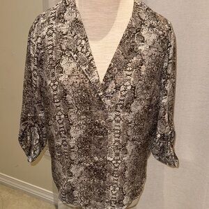 DR2 Gray Boxy Cuffed Sleeve Blouse